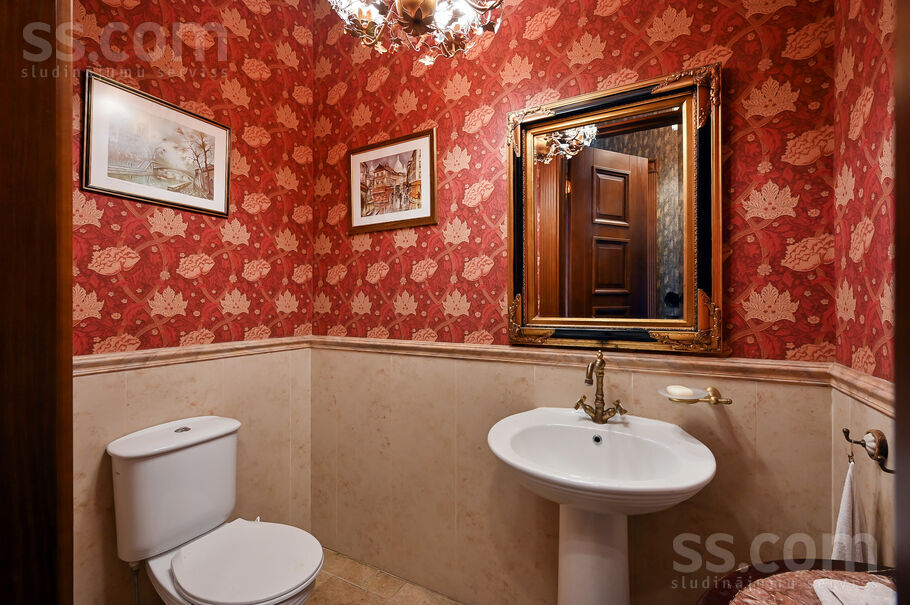 Omnibusa iela 8b, Jūrmala — maja