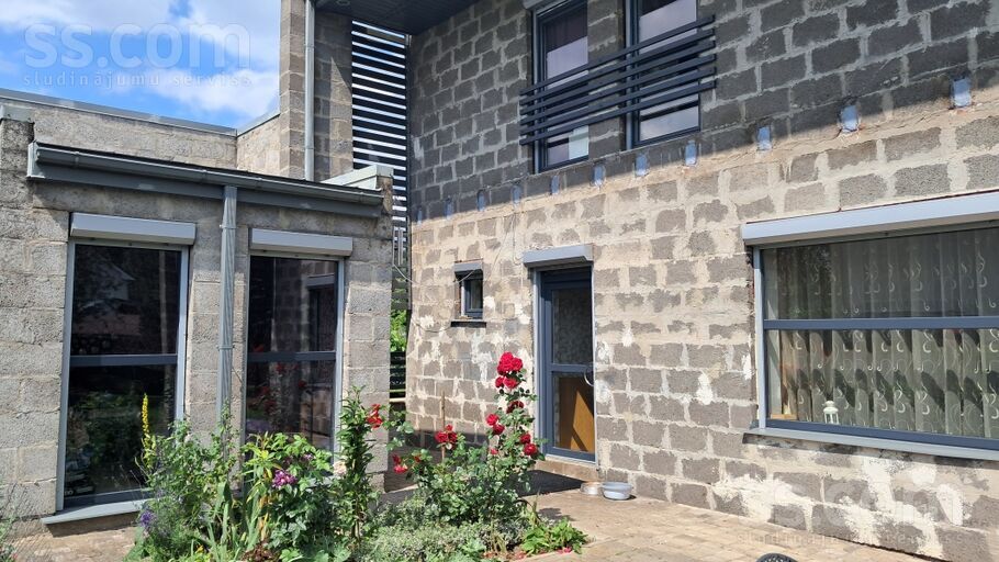 Dārziņu 50. l., Rīga — maja