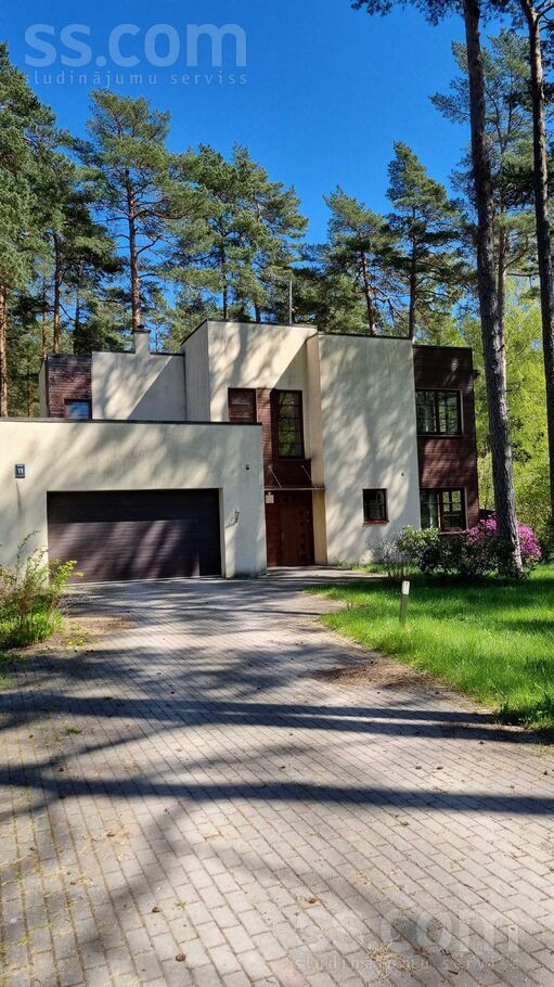 Ezeru 11, Jūrmala — maja