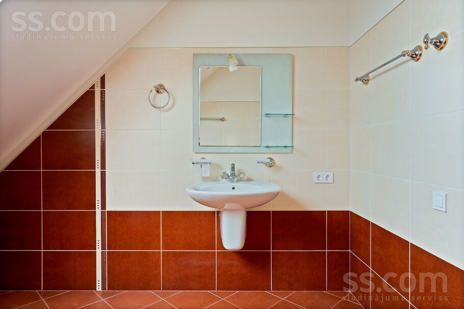 Rozu iela 10, Mārupe, Rīgas rajons, Mārupes pag. — maja