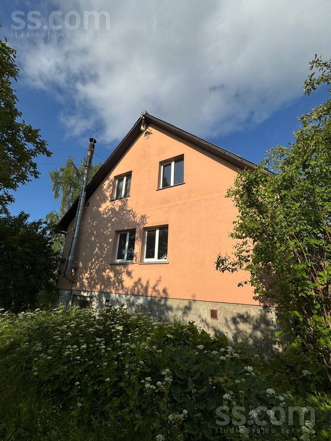 Ābeļziedi, Zūras, Ventspils un raj., Vārves pag. — maja