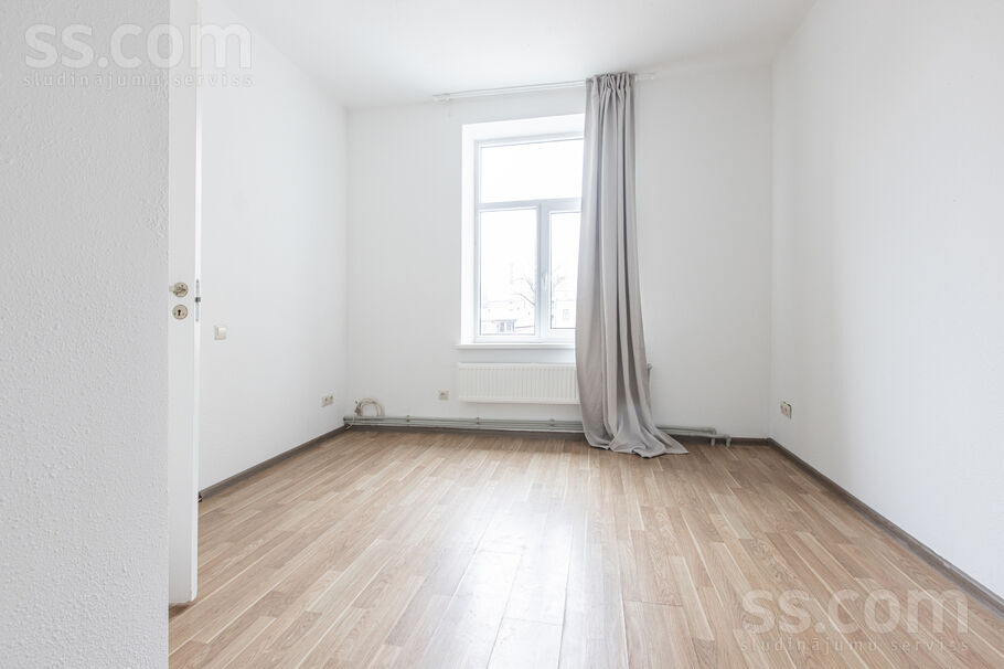 Sparģeļu 5b, Rīga — maja