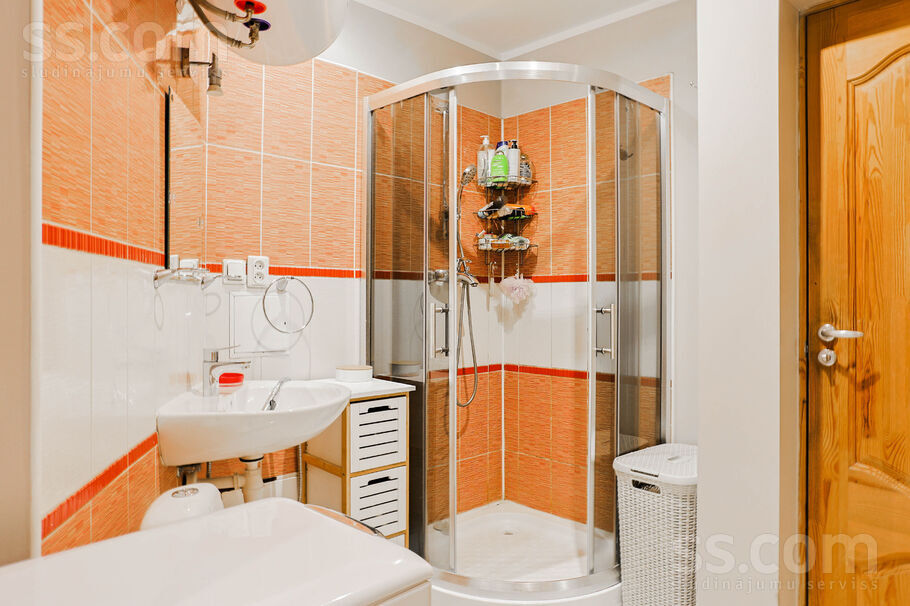 Sparģeļu 45, Rīga — maja