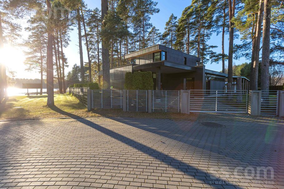 Parka Aleja, Dzilnuciems, Rīgas rajons, Babītes pag. — maja