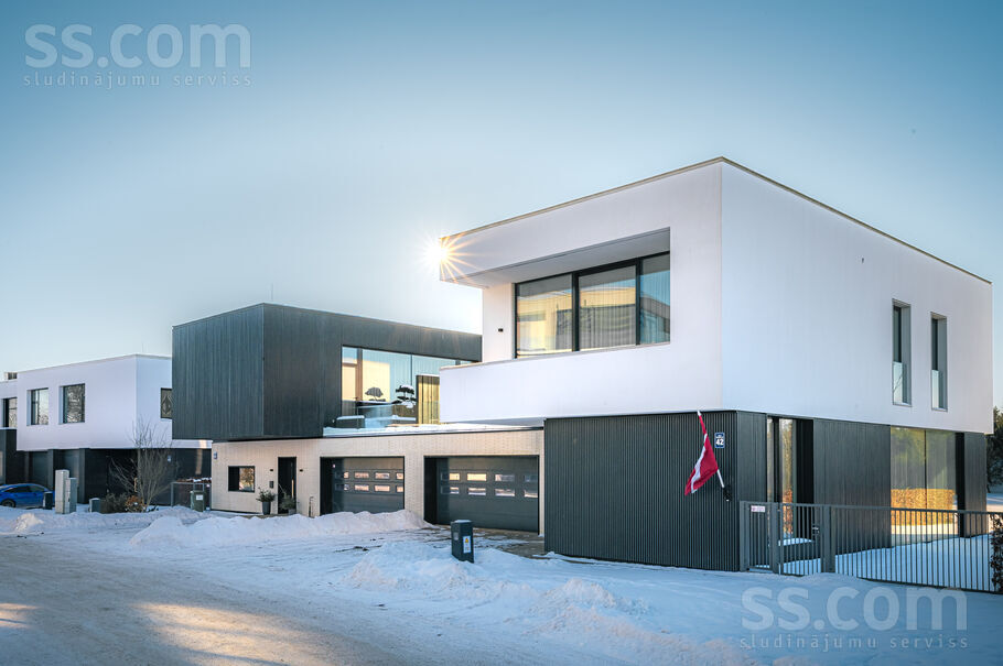 Jaunā Mežaparka 42, Rīga — maja