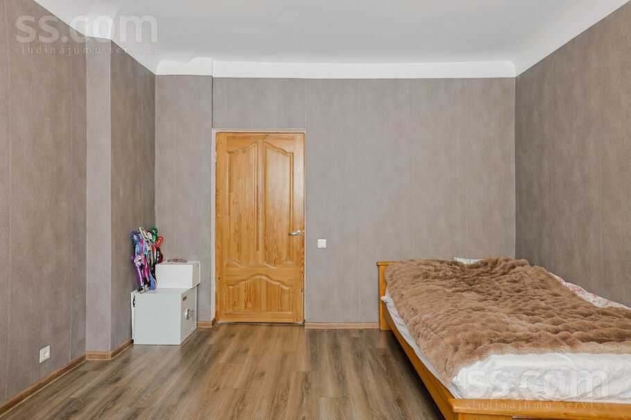 Sparģeļu 45, Rīga — maja