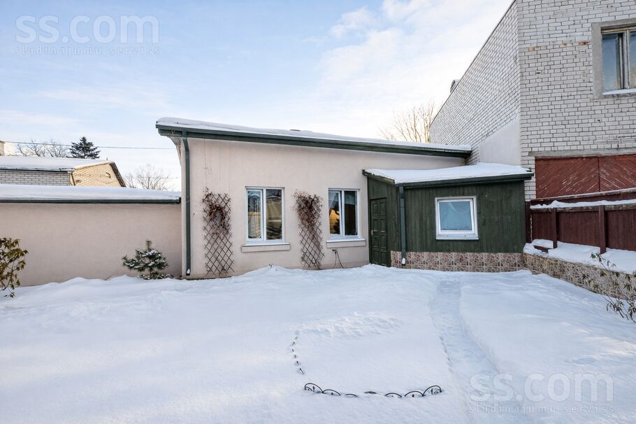 Tēriņu 74, Rīga — maja