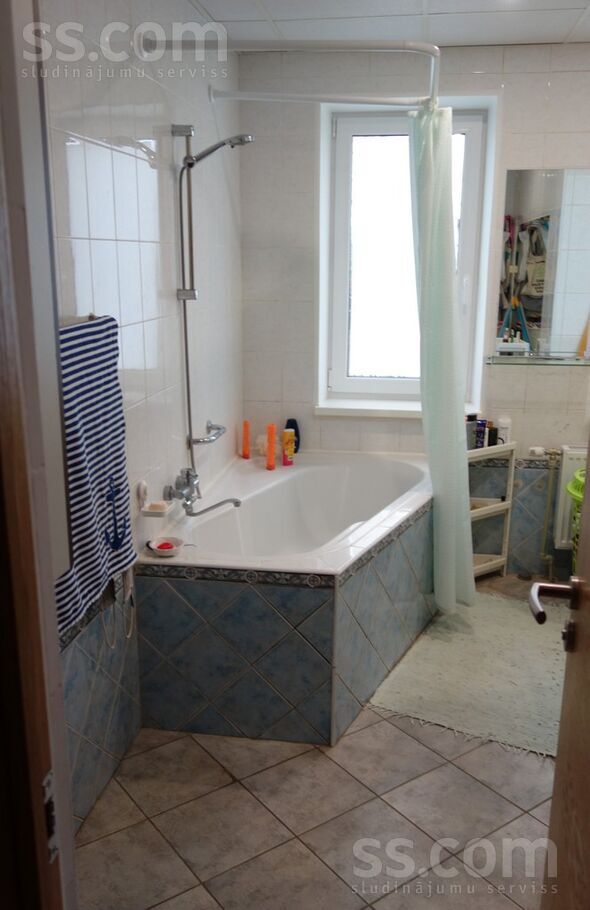 Upeņu iela 10, Rīgas rajons, Sigulda — maja