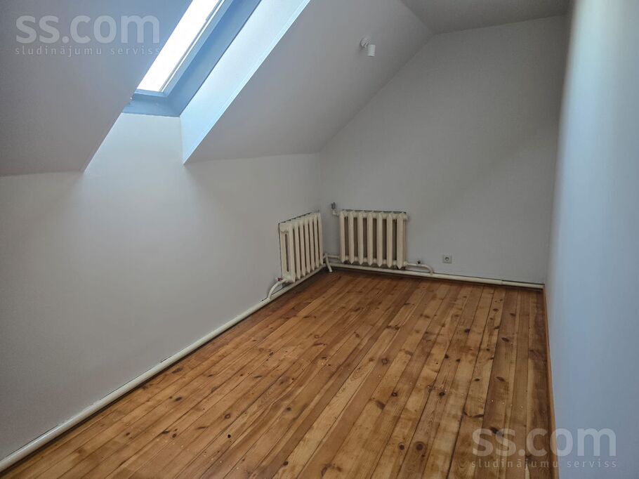 Ābeļu 3, Liepāja un raj., Liepāja — maja