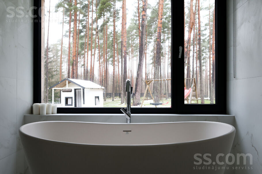 Saulesbrieži, Saulgoži, Rīgas rajons, Ķekavas pag. — maja