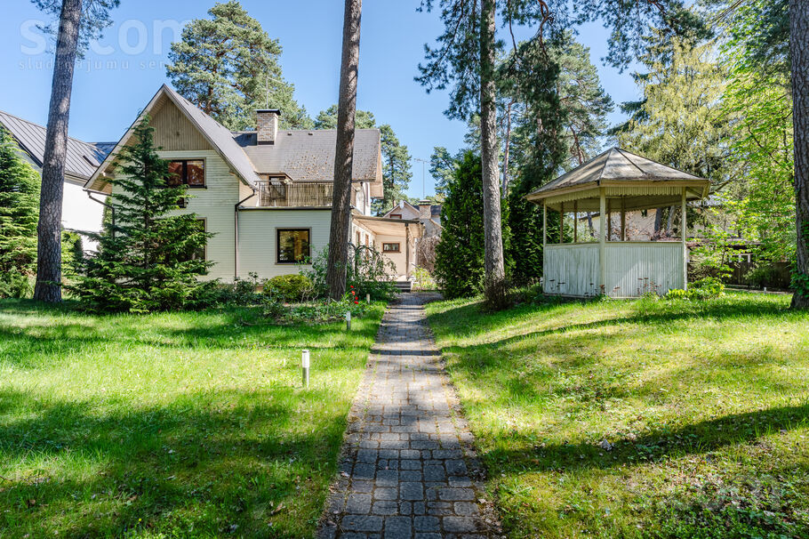 Bulduru prospekts 100b, Jūrmala — maja