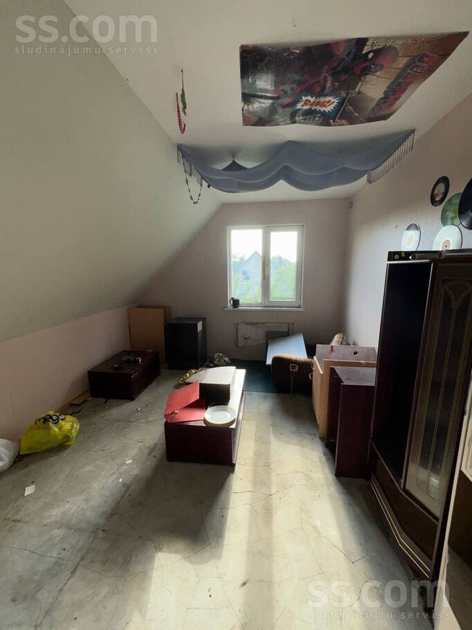 Ābeļziedi, Zūras, Ventspils un raj., Vārves pag. — maja