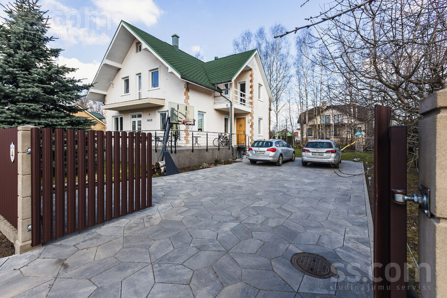 Magnoliju iela 15, Rīgas rajons, Baloži — maja