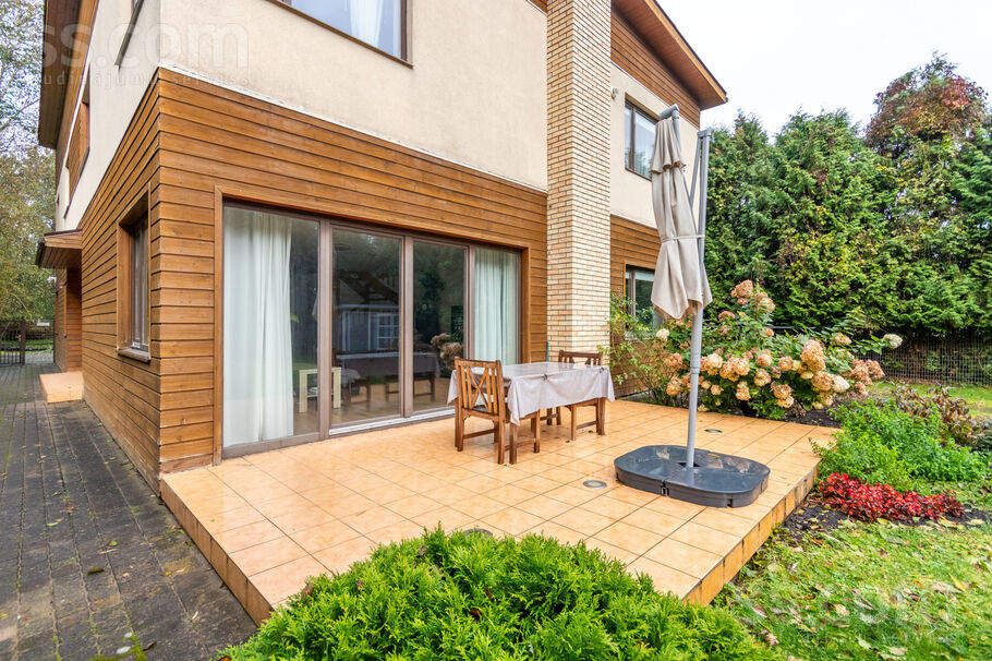 Zolitūdes 54, Rīga — maja