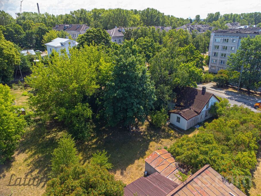 Dombrovska 18, Rīga — maja