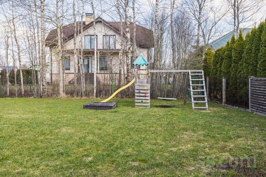 Magnoliju iela 15, Rīgas rajons, Baloži — maja