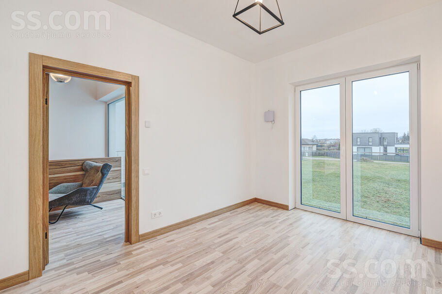 Rītausmas iela 1, Mārupe, Rīgas rajons, Mārupes pag. — maja