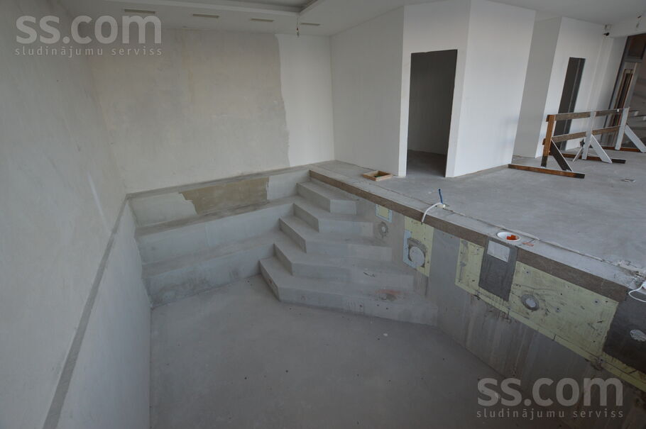 Ezermalas 44, Rīga — maja