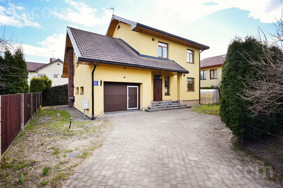 Kalnu iela 25bk-2, Jūrmala — maja