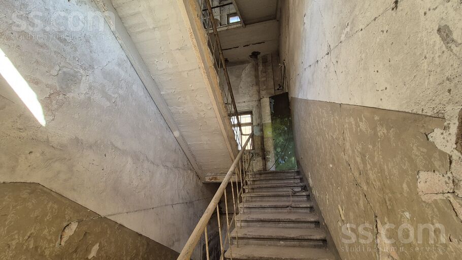 Dzirnavu 136, Rīga — maja