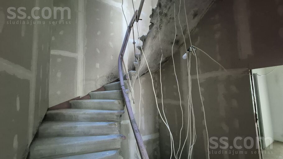 Dzirnavu 136, Rīga — maja