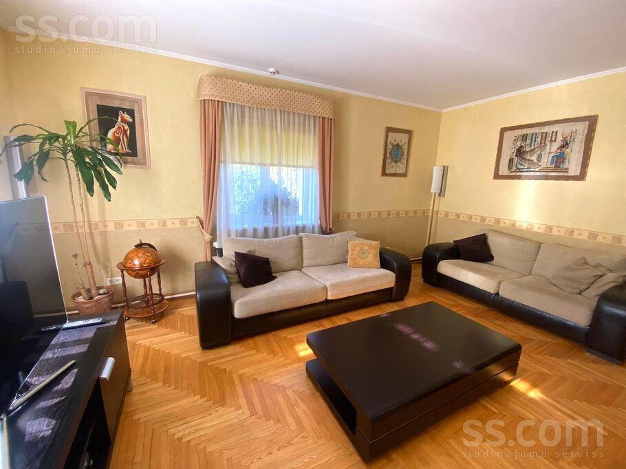 Zileņu, Rīga — maja