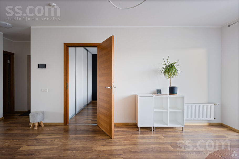 Saules iela 11, Ozolnieki, Jelgava un raj., Ozolnieku pag. — dzivoklis