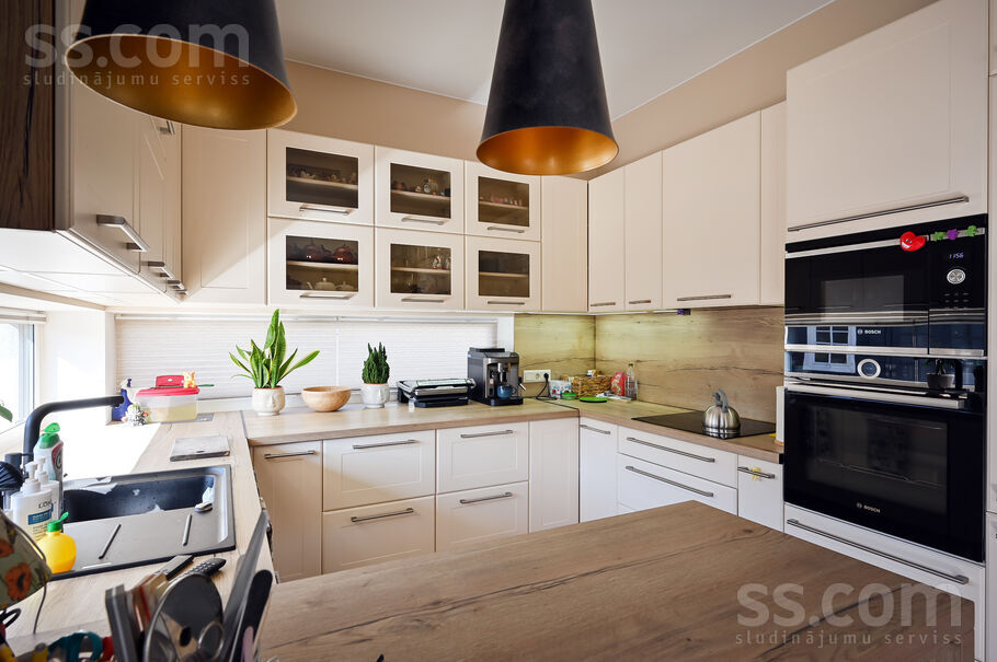 Mango iela 1, Mežāres, Rīgas rajons, Babītes pag. — maja