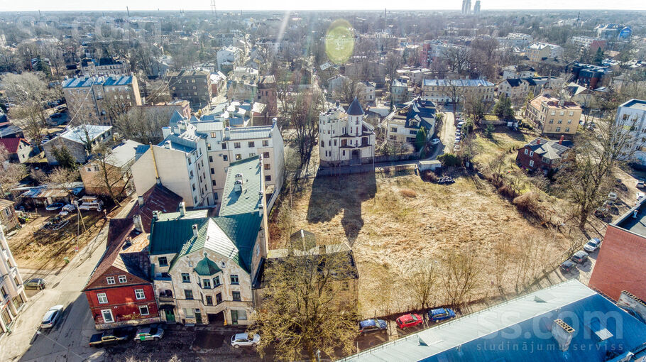 Meža 6, Rīga — zeme