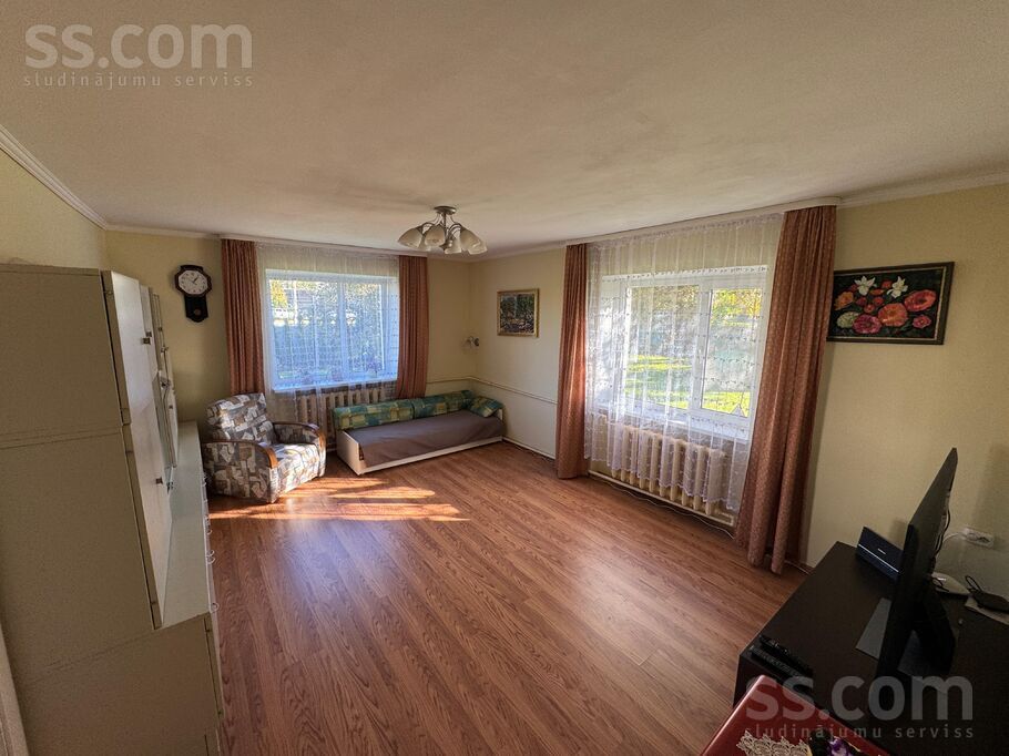 Zaļenieku 11, Rīga — maja