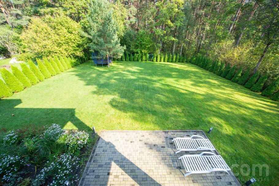 Ezeru iela 17, Jūrmala — maja