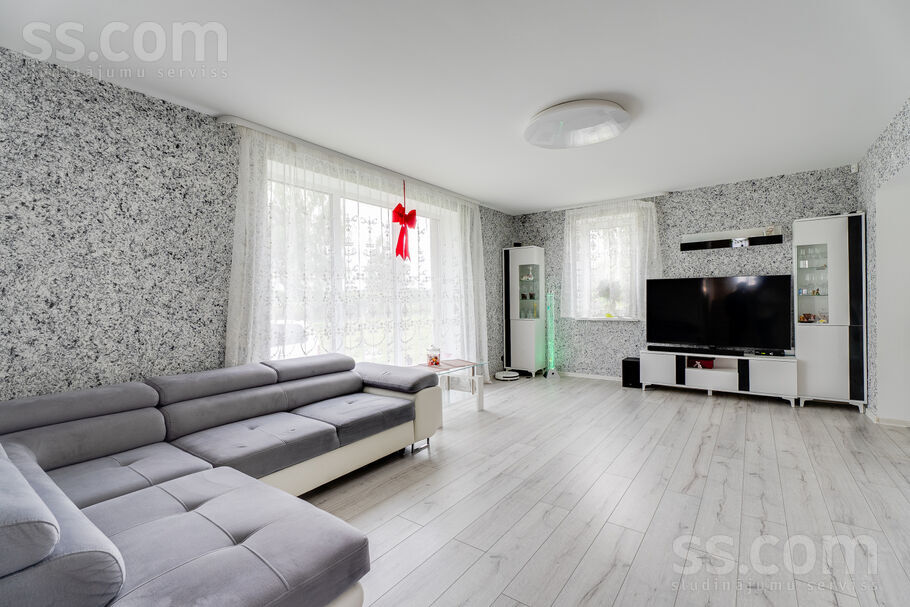 Cālīši, Jelgava un raj., Jelgava — maja