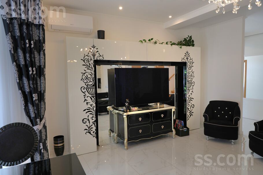 Alejas 15, Mežāres, Rīgas rajons, Babītes pag. — maja