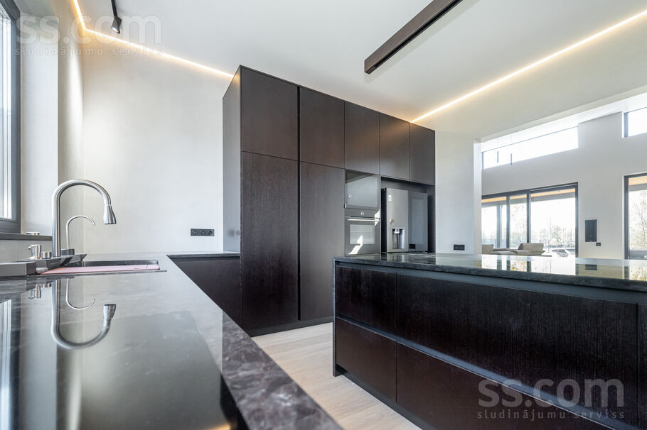 Mežavēju iela 8, Mārupe, Rīgas rajons, Mārupes pag. — maja