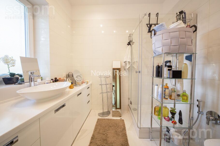 Ezeru iela 17, Jūrmala — maja