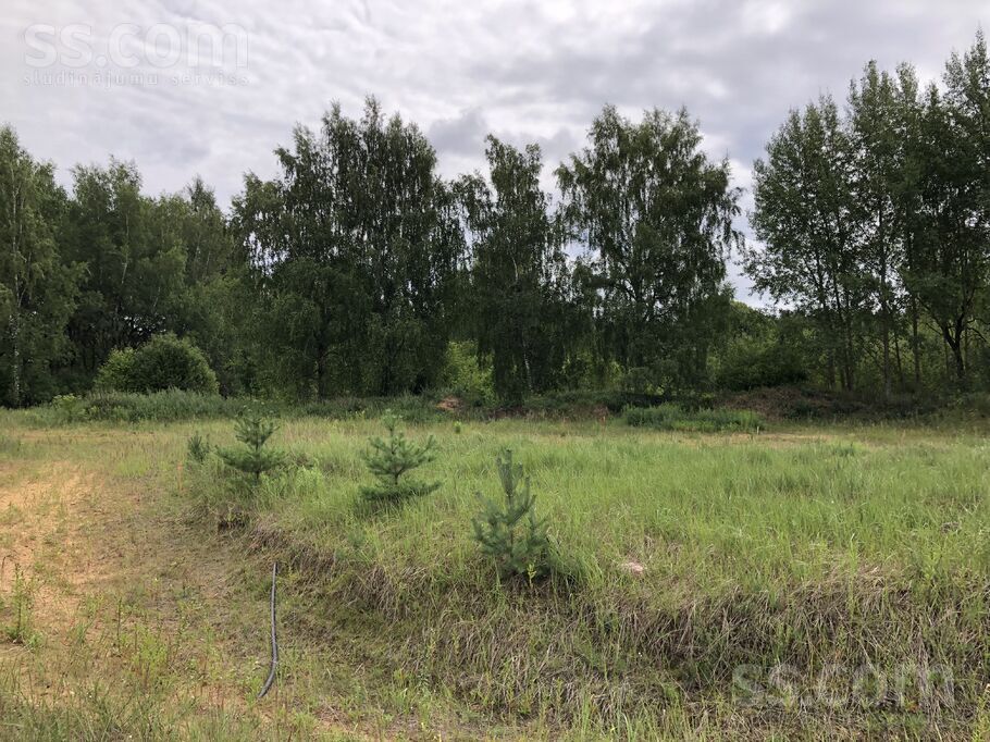 M. Juglas 8d, Rīga — zeme