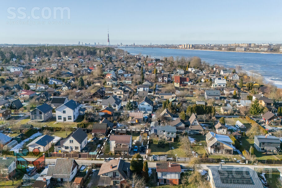 Lefkoju 17, Ziedonis, Rīgas rajons, Ķekavas pag. — maja
