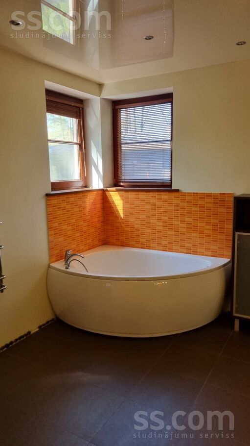 Ezeru 11, Jūrmala — maja