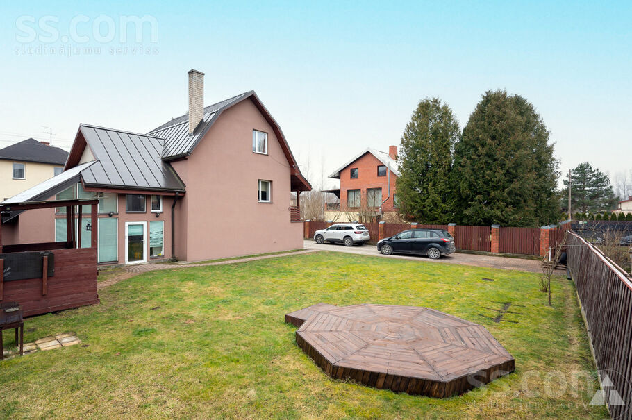 Riekstu iela, Rīgas rajons, Baloži — maja