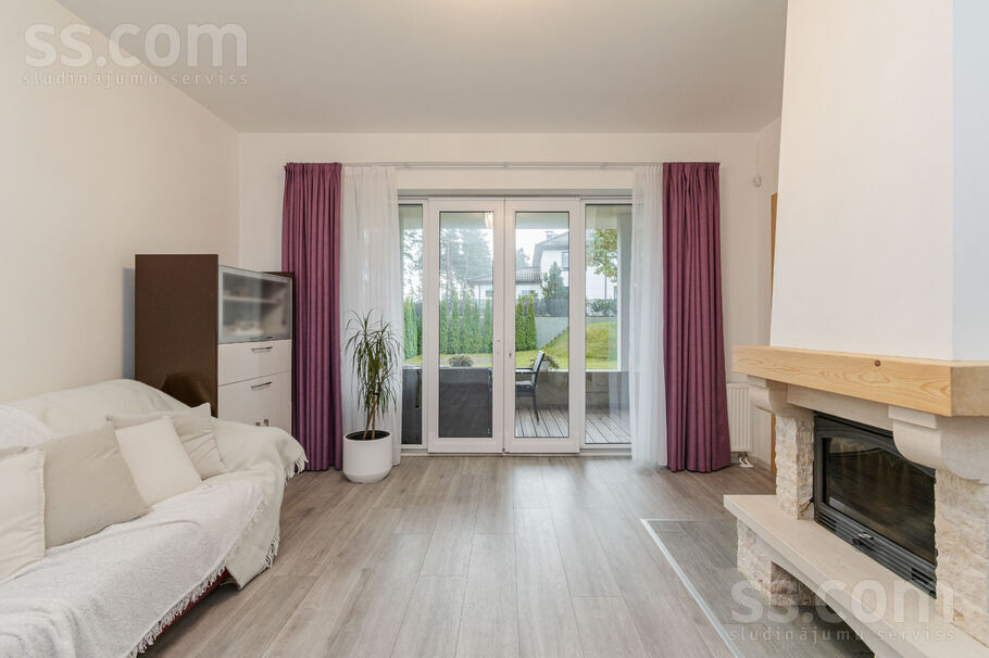 Ezerparka iela, Berģi, Rīgas rajons, Garkalnes nov. — maja