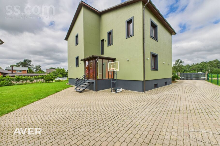 Lakstīgalu iela 32, Skrīveri, Aizkraukle un raj., Skrīveru pag. — maja