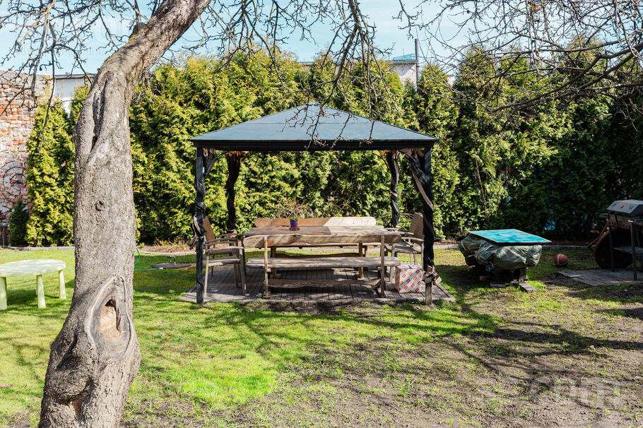 Sparģeļu 45, Rīga — maja