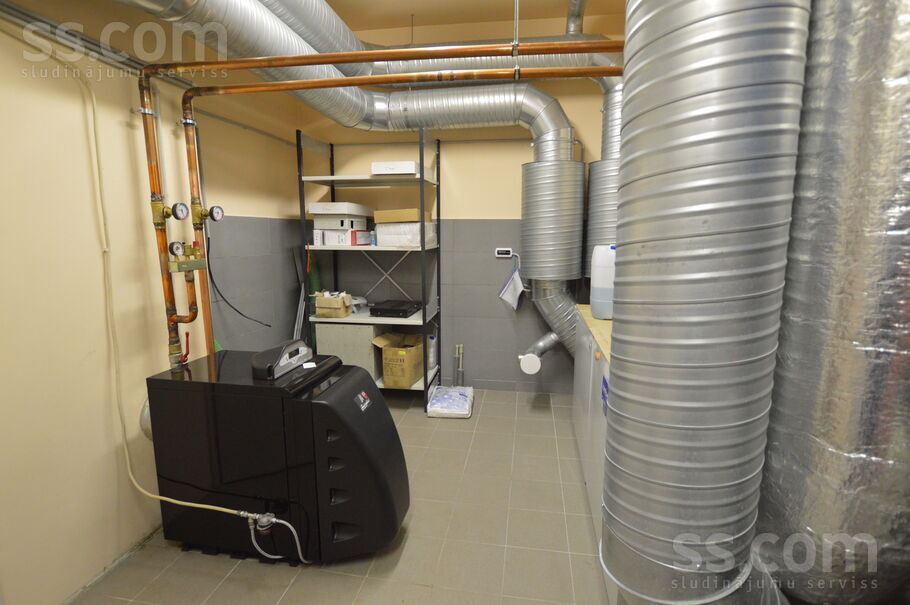 Ezermalas 44, Rīga — maja