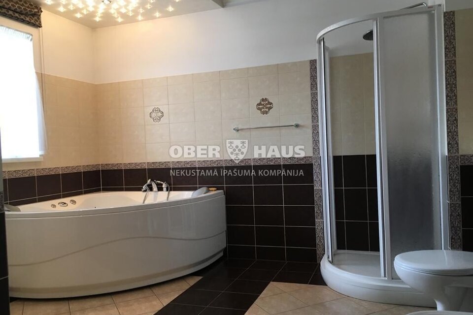 Zaļā iela 3, Jūrmala