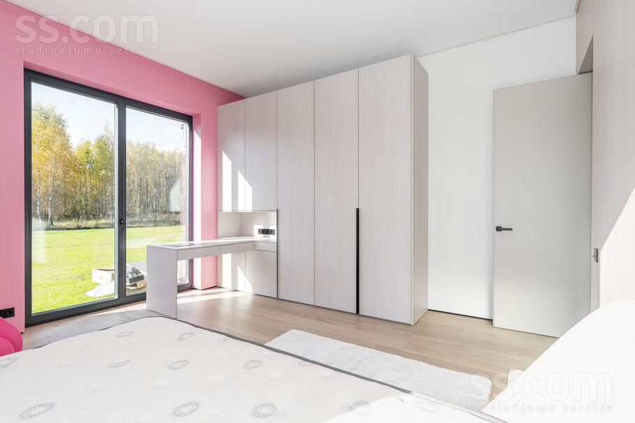 Mežavēju iela 8, Mārupe, Rīgas rajons, Mārupes pag. — maja