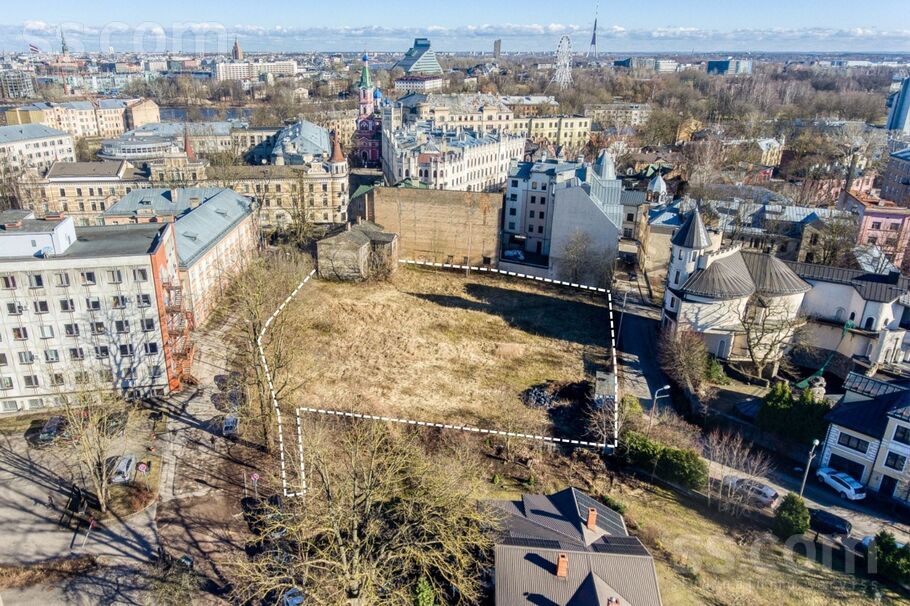 Meža 6, Rīga — zeme