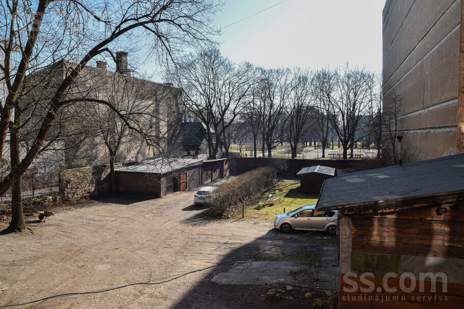 Čaka 86, Rīga — maja