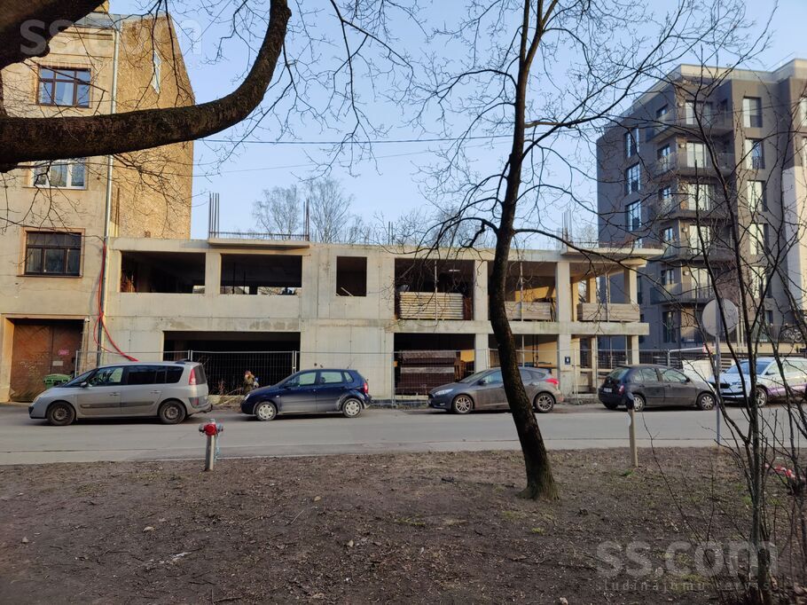 Dainas 8, Rīga — zeme