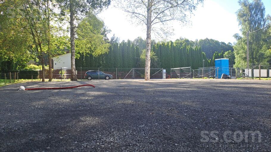 Ulmaņa g. 151, Rīga — zeme