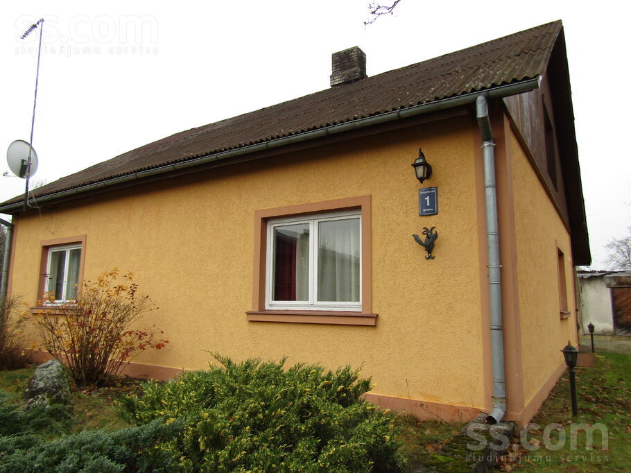 Ziedugravas iela 1, Valka un raj., Strenči — maja